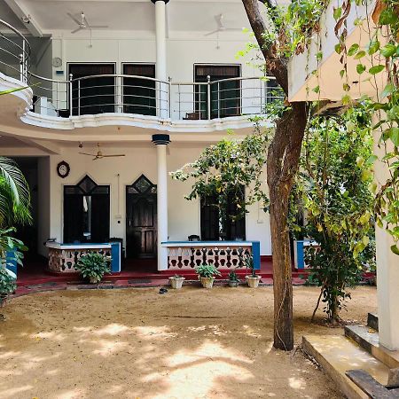 Sea Rock Beach Hotel Arugam Bay Exterior photo