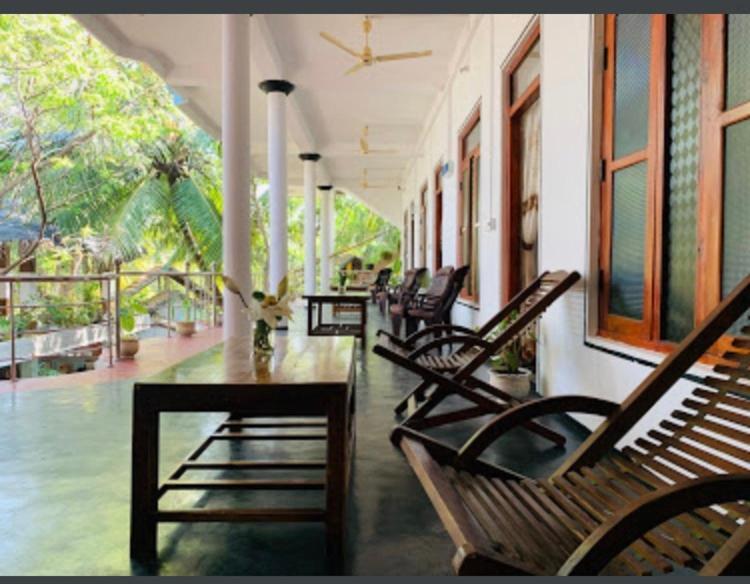 Sea Rock Beach Hotel Arugam Bay Exterior photo