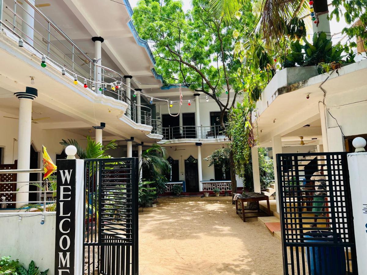 Sea Rock Beach Hotel Arugam Bay Exterior photo